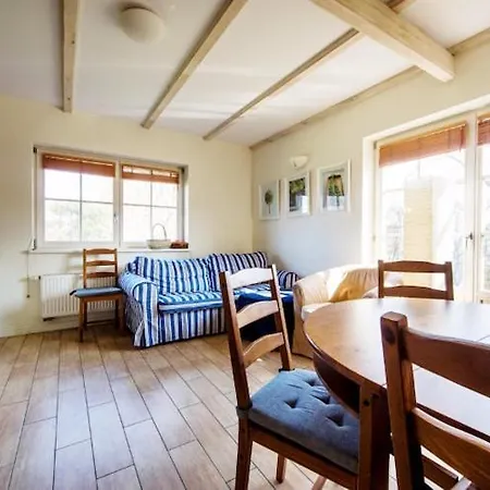 Comfortable With Terrace And Garden بيت للعطل *